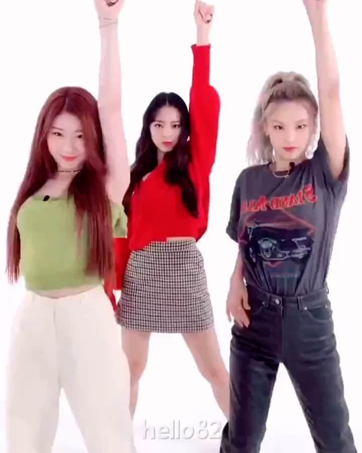 チェリョンのインスタグラム：「q: first itzy mv you've watched?✨ #있지 #ITZY #채령 #CHAERYEONG #MIDZY⁣⠀」