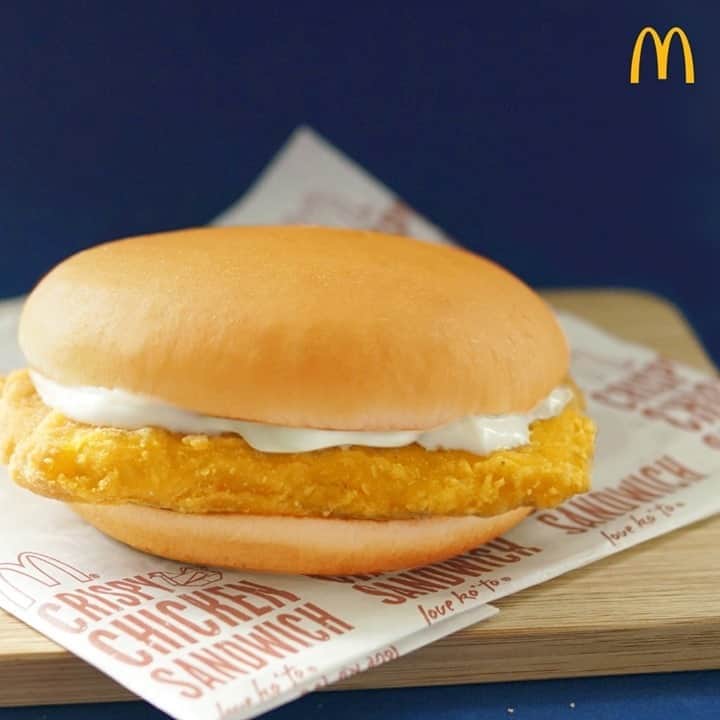 McDonald's Philippinesのインスタグラム：「Craving for a delicious Monday treat? 👀 Order your McDo faves via the McDelivery PH App and get a FREE McCrispy Chicken Sandwich with orders P350 and up until September 30 only!」
