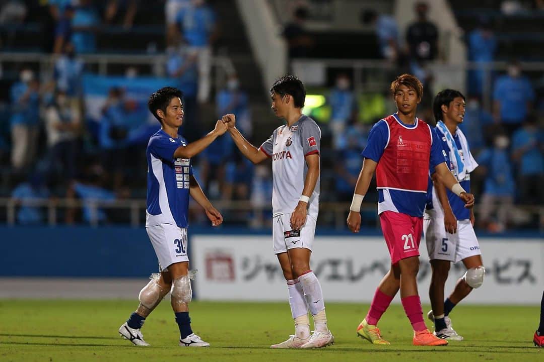 中谷進之介のインスタグラム：「2人とも違う色のユニホームを着て試合するとは！！ 9月残り1試合しっかり勝って連勝します💪  #振り返り #最近の試合 #レイソルアカデミー #ともぞうの英雄手塚 #grampus」