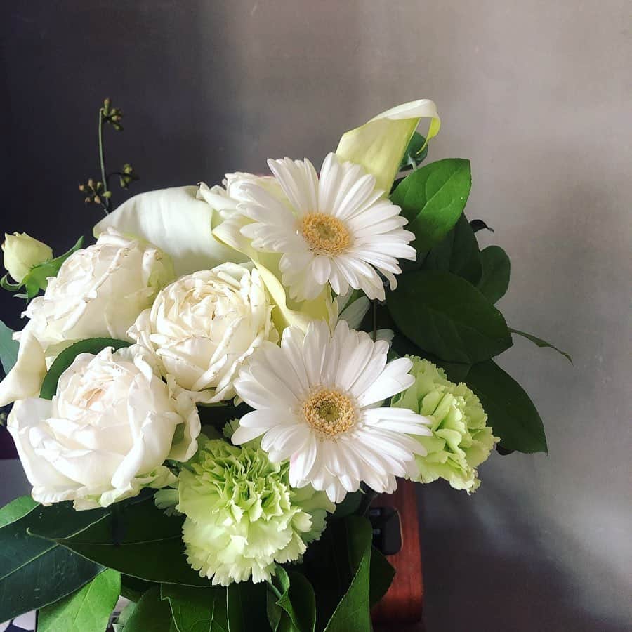 深瀬智聖のインスタグラム：「お花を頂きました。 ありがとうございます😊  #Flower #お花 #花 #花束」