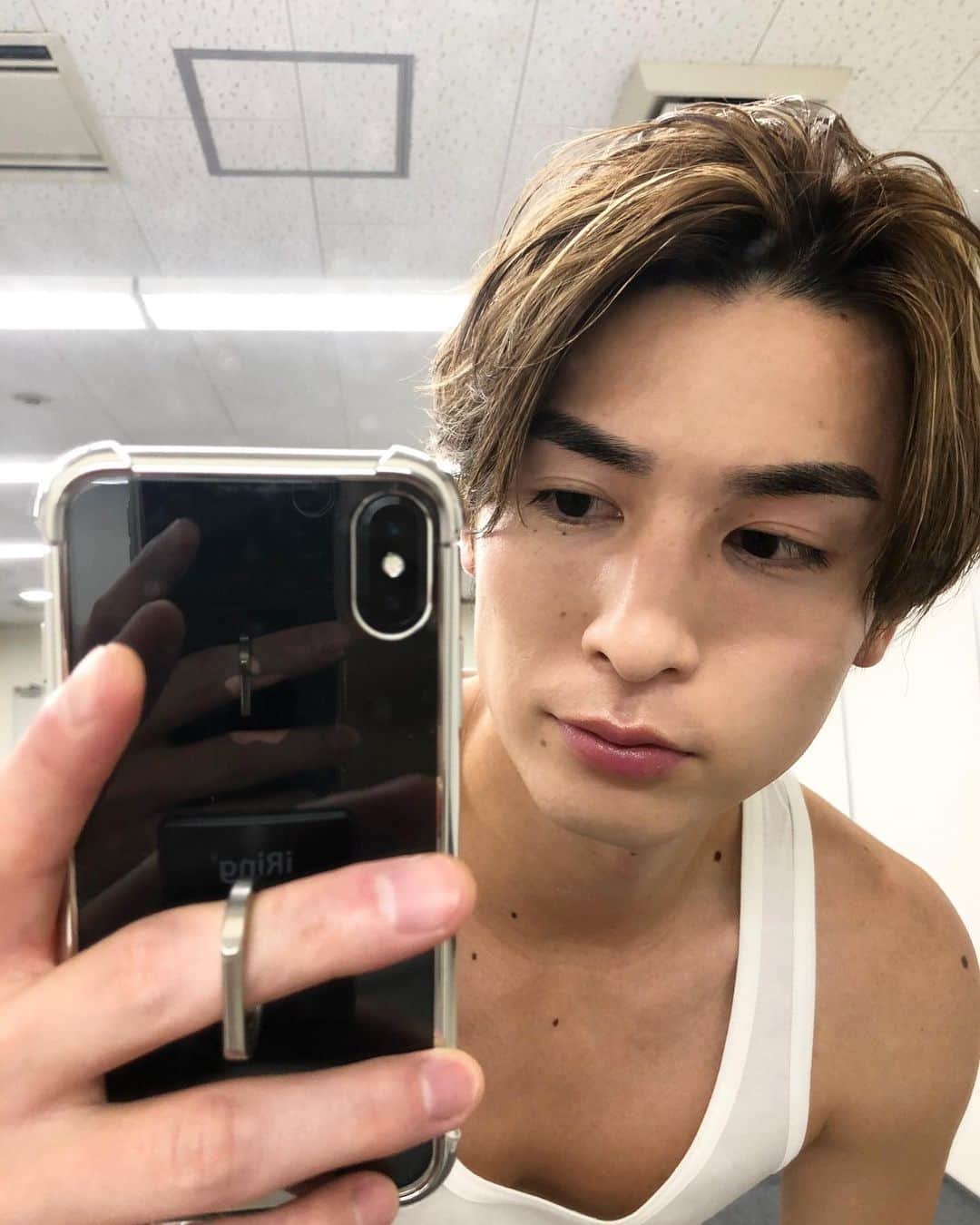 小見山直人 さんのインスタグラム写真 - (小見山直人 Instagram)「撮影で沖縄来てます🙋‍♂️✨  撮影の前に @annfism で アイブロースタイリング していただきました✨ いつもありがとうございます😌🙏」9月28日 18時01分 - naoto_lol