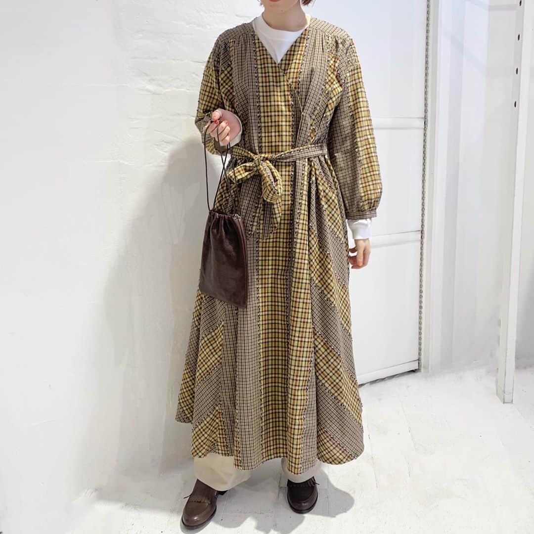 l'atelier du savonさんのインスタグラム写真 - (l'atelier du savonInstagram)「. .  // new  arrival  coordinate // . . @latelierdusavon_  . カットジャガードチェックワンピース ¥17,800+tax . . . @fig_london  .  COTTON SERGE PT ¥11,800+tax  Leatherkiltie tongue shoes ¥17,800+tax .  leather KINCYAKU ¥8,900+tax  . . @iamiinfact  . ハリーポッター　7人のハリーT ¥5,900+tax . . #latelierdusavon #figlondon#iamiinfact#アトリエドゥサボン#フィグロンドン#アイアムアイ#レザー巾着#チェックスカート#チェックコーデ#パッチワーク#茶色コーデ#ブラウンコーデ#秋冬コーデ」9月28日 18時03分 - latelier_du_savon_official