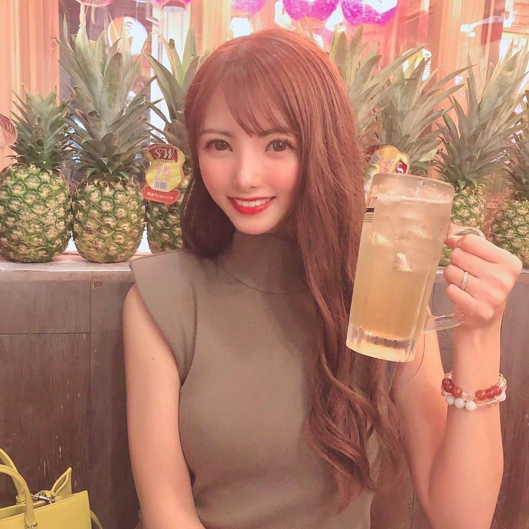 岡田栞奈のインスタグラム：「今日もお疲れ様でした❤️  #渋谷 #渋谷横丁 #宮下パーク  #乾杯 #沖縄料理」