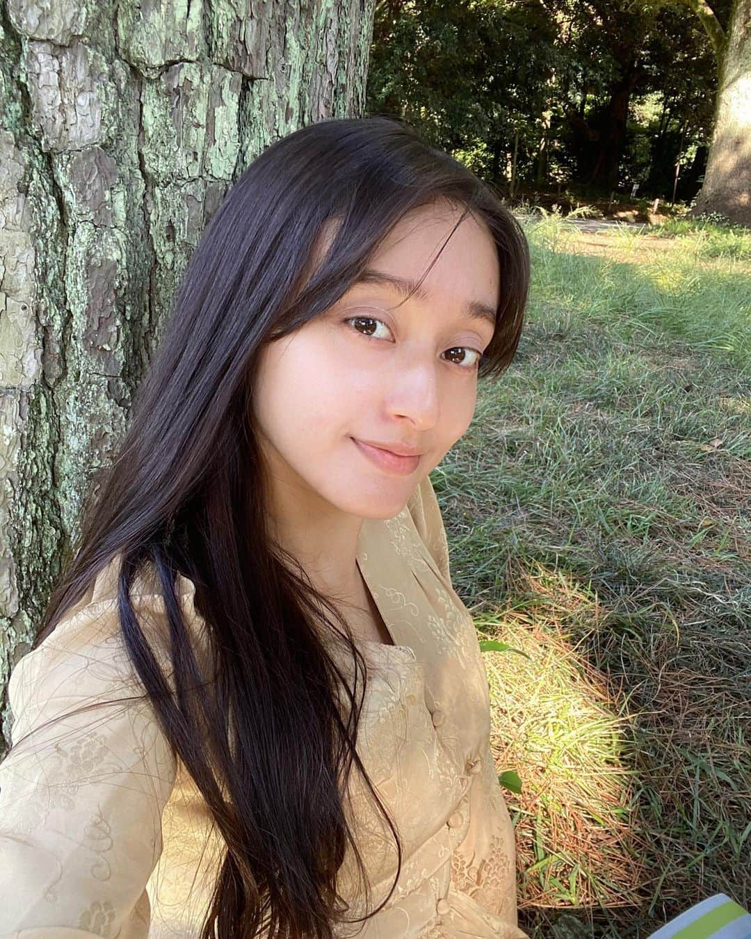 田澤明日香のインスタグラム：「Natural day🌎🍃  肌にも心にも身体にも負担かけなかった日🙏🏻 最近は気にしすぎると言う性格を治療中🥴 オードリーヘップバーンという生き方と言う本を読みきって色々感慨深かった日でした🙏🏻 あ、後🐢も見た！」