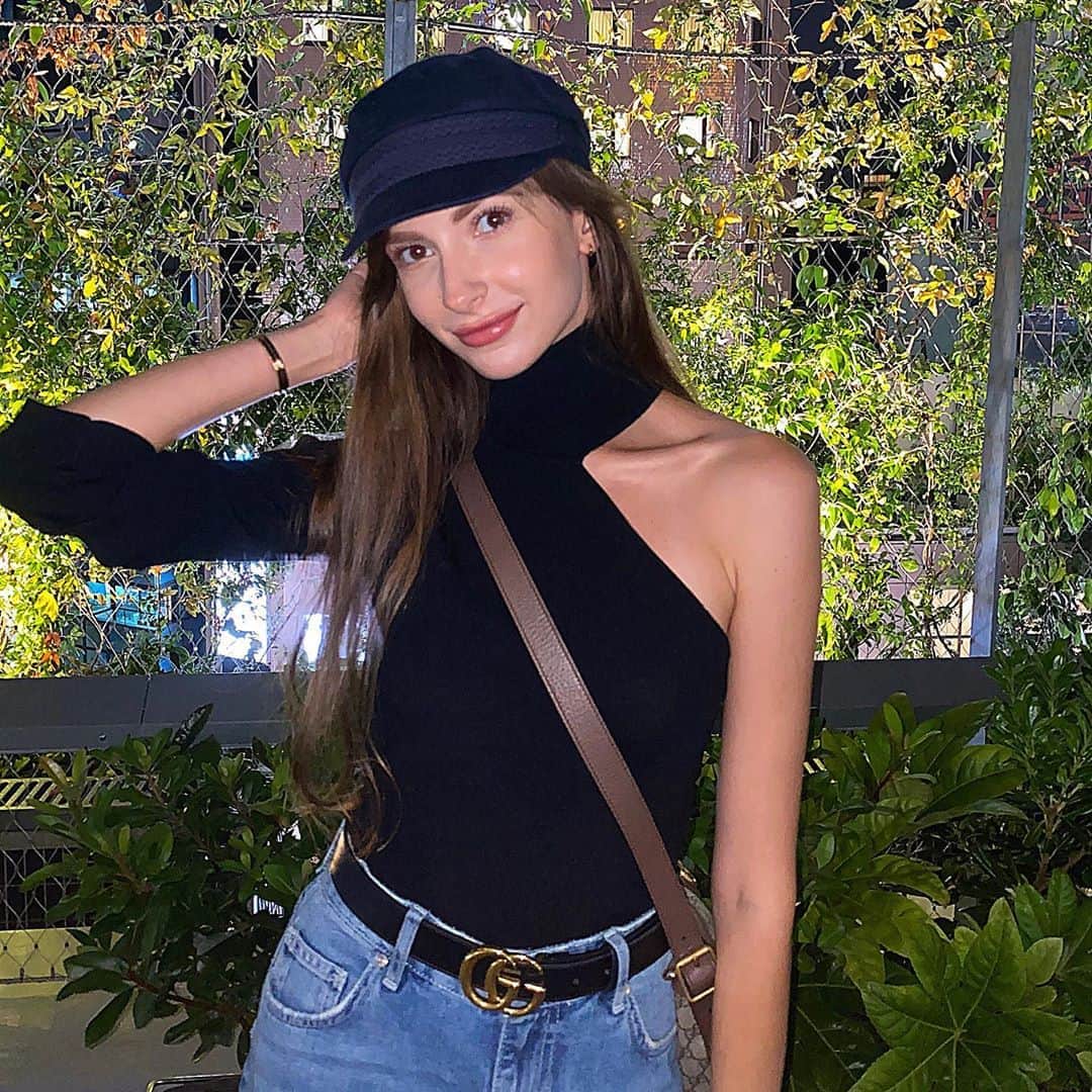 のインスタグラム：「明日も撮影だ💪🏻 撮影が続くと疲労が半端ないけど お仕事があるのは嬉しい😆🤍 頑張ります💕  #instadaily #instagood #instalike #instafashion #instafollow #model #shooting #外国人モデル #フリーモデル #モデル #ブライダルモデル #サロンモデル #サロモ #ファッションモデル #撮影モデル #白人モデル #フィットネス女子 #フィットネスモデル #ベストボディジャパン」