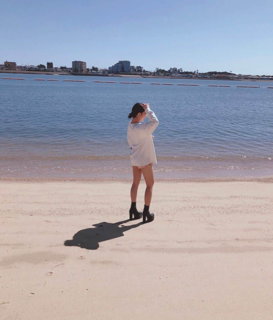 あゆみさんのインスタグラム写真 - (あゆみInstagram)「この靴で砂浜歩くの大変だったぜ  #sea #seaside」9月28日 18時33分 - ayumi__thepink