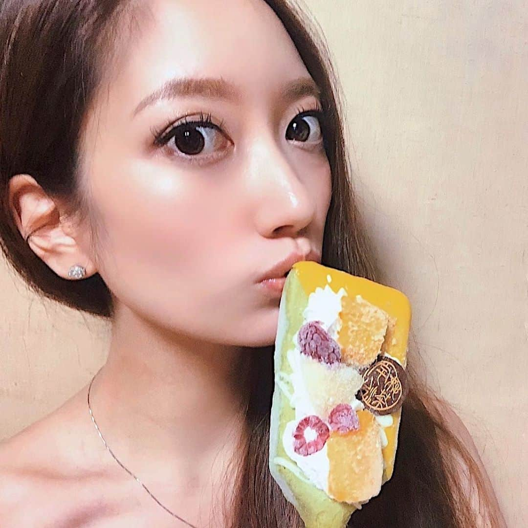 東凛のインスタグラム：「.﻿ ﻿ #伊藤久右衛門 の #抹茶パフェバー を﻿ いただきましたっ🙌❤︎﻿ ありがとうございます😋﻿ ﻿ トロピカル.いちご.モンブラン.サクラ.抹茶﻿ どれも可愛く.甘すぎず﻿ 美味しかったぁあぁああ😋﻿ ﻿ 目で見て楽しめ.味も美味しいって﻿ 本当に最高だと思うの…(º﹃º♡ )﻿ ﻿ ごちそうさまでしたっ💮﻿ ﻿ #itohkyuemon #matcha #sweets #popsicle #RinAzuma﻿ #東凛」