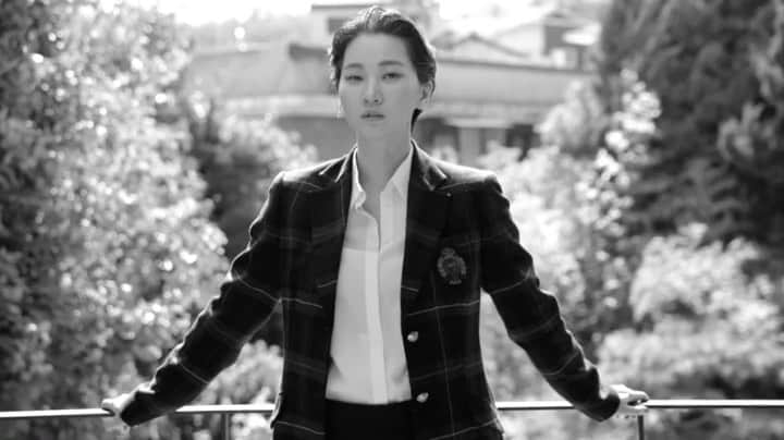 チャン・ユンジュのインスタグラム：「언젠가 부터 사진보다 영상이 더 재미있어 졌다. 🤎 _ @laurenralphlauren + @marieclairekorea  Photographer @mokjungwook Styling @jeeahci  Makeup @kowonhye Hair @choigo_hair  Film @iaminnewyork」