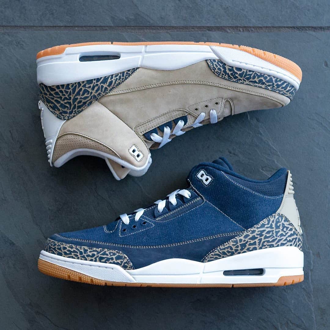HYPEBEASTさんのインスタグラム写真 - (HYPEBEASTInstagram)「@hypebeastkicks: Take a closer look at the ultra-rare Air Jordan 3 "Denim" and "Khaki" samples. Originally crafted by @jumpman23 roughly seven years ago, the 1-of-3 samples were created to test out how different types of materials would hold up on the silhouette and never intended for a retail release. “Denim” uses a richly-textured navy denim for its upper, with contrasting tan stitching, a tan Jumpman embroidered on the tongue and a tan heel tab. In contrast, “Khaki” uses a supple tan suede for its upper with blue Jumpman graphics on both the tongue and white heel tab. Similarities are provided by khaki and navy elephant print mudguards, white midsoles and gum outsoles. ⁠⠀ Photo: @englishsole」9月28日 18時57分 - hypebeast