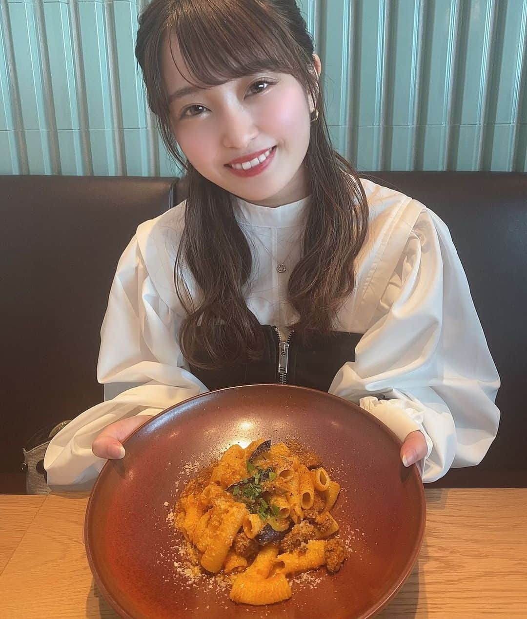 漆島七菜のインスタグラム：「食いしん坊なうるしまには足りなかった…🤣  #ミスコン #ミスコンテスト #被写体 #ポートレート #一眼レフ #一眼 #ファインダー越しの私の世界 #被写体なります #写真 #カメラ #ナチュラルメイク #女子大生 #透明感 #渋谷 #渋谷カフェ」