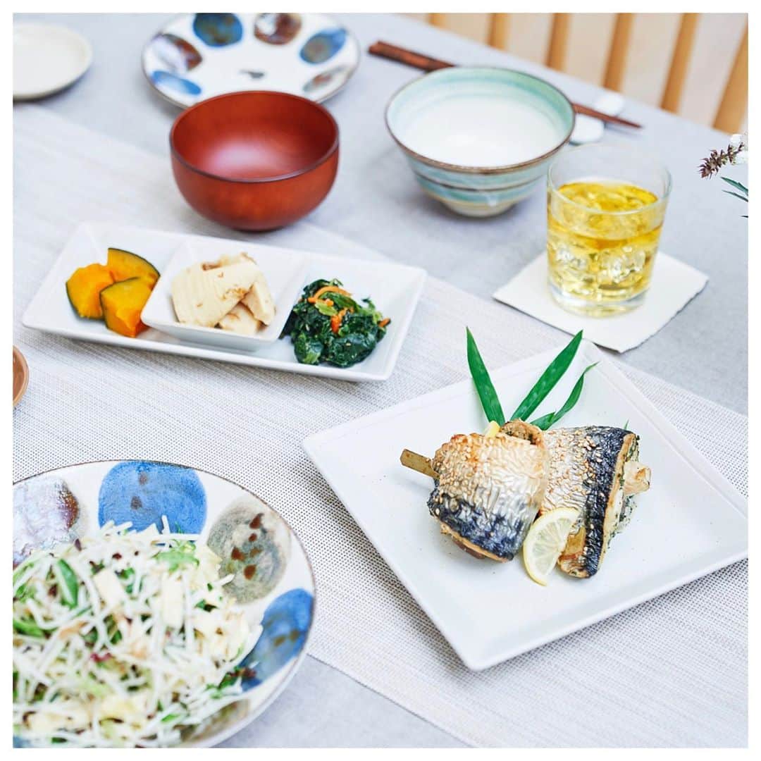 LAKOLE / ラコレさんのインスタグラム写真 - (LAKOLE / ラコレInstagram)「.﻿ #LAKOLE_GOODS − AUTUMN TABLE 秋の和食卓 −﻿ 四角い形が特徴的な、スクエアのテーブルウェアシリーズ。﻿ シンプルで飽きのこないデザインに仕上げた、日本製の美濃焼きです。﻿ 和食が映えるような、ブラックとホワイトのミニマルな2カラー展開です。﻿ ﻿ ﻿ #LAKOLE #ラコレ #アレもコレもラクに #スクエアプレート #スクエア食器 #お皿好き #キッチン雑貨 #器好き #器のある暮らし #テーブうつわ好き #テーブルウェア #おうち時間 #おうちごはん #コーディネート #和食器 #ワンプレート #コスパ #プチプラ #プチプラ雑貨 #プチプラ食器 #シンプルな暮らし #北欧インテリア #キッチングッズ #kitchen」9月28日 18時55分 - lakole_official