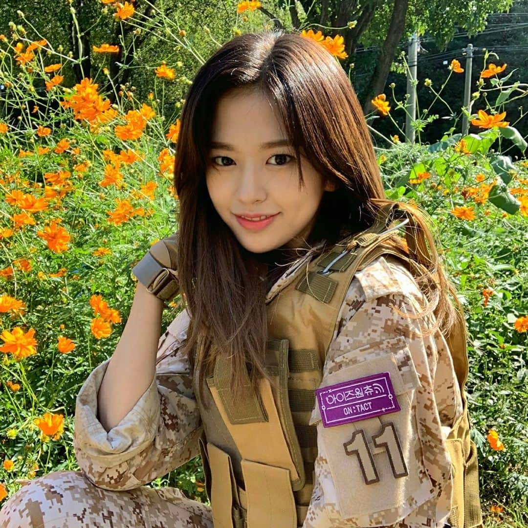 IZ*ONEさんのインスタグラム写真 - (IZ*ONEInstagram)「아이즈원 츄😘 수요일에 만나용 빵야빵야  IZ*ONE CHU😘 水曜日に会いましょう  #유진 #ユジン #IZONE #아이즈원 #アイズワン」9月28日 18時59分 - official_izone