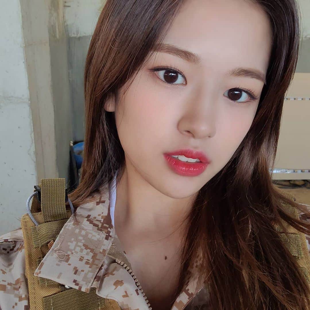 IZ*ONEさんのインスタグラム写真 - (IZ*ONEInstagram)「아이즈원 츄😘 수요일에 만나용 빵야빵야  IZ*ONE CHU😘 水曜日に会いましょう  #유진 #ユジン #IZONE #아이즈원 #アイズワン」9月28日 18時59分 - official_izone