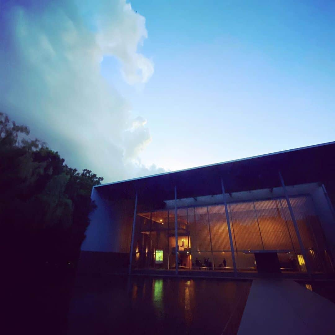 谷川じゅんじさんのインスタグラム写真 - (谷川じゅんじInstagram)「AR 5G Museum. 夕暮れ 東博 聖徳太子。最先端と最古の記憶。#東博 #聖徳太子 #法隆寺夢殿 #goodvibesonly #artlife #thisistokyo #thisisjapan」9月28日 19時00分 - junjitanigawa