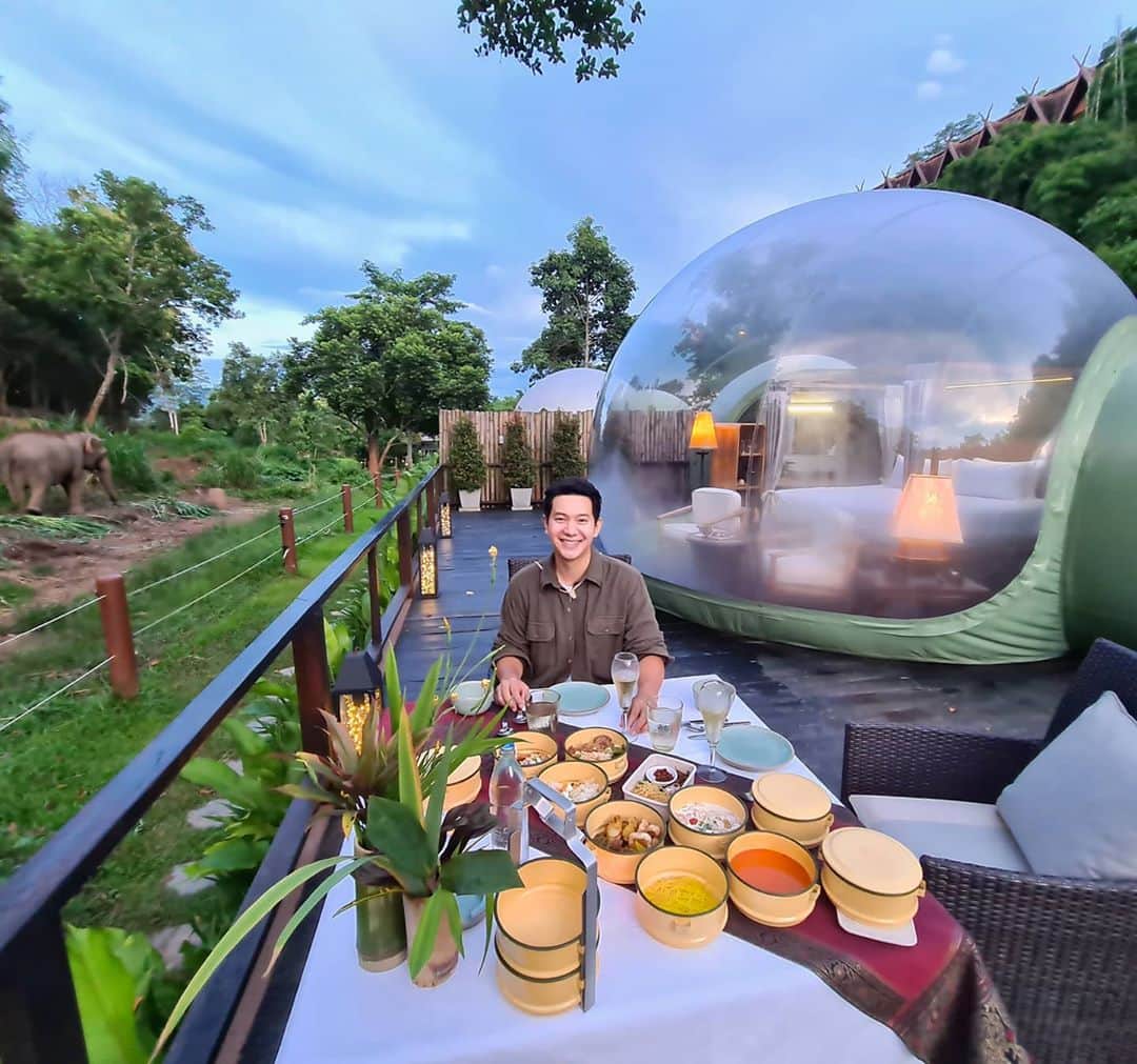 アイス・サランユーのインスタグラム：「One of the most Amazing Dinner Time with The Giant🐘 @anantara_goldentriangle ❤ #anantaragoldentriangle  #chiangrai  #thailand  #เที่ยวทั่วไทยกับไอซ์ศรัณยู」