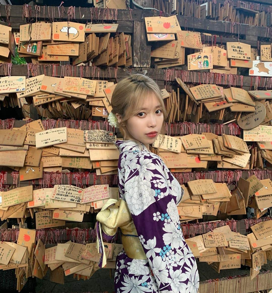 のインスタグラム：「今年初の浴衣♡ 秋っぽい色味にしました☺️🍂  マツエクもふわふわでかわいいし やっぱり最高😭💕 @une_fleur_haruka  ありがとうございます♡」
