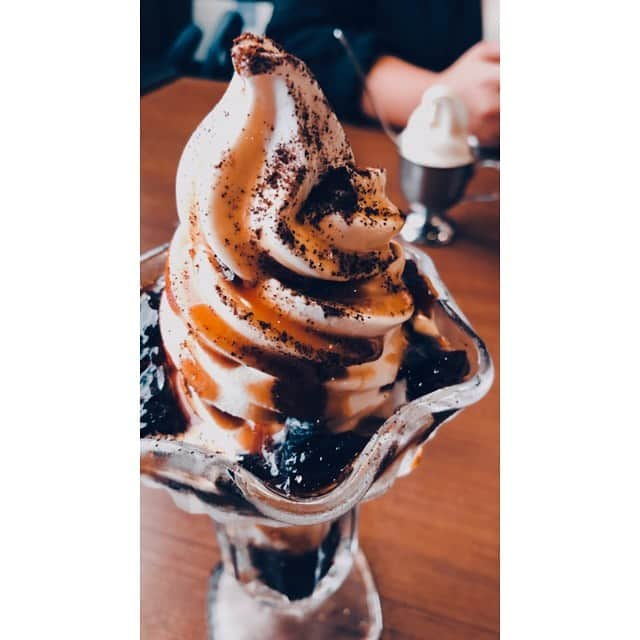 MARINAさんのインスタグラム写真 - (MARINAInstagram)「🍦❤︎ . びっくりドンキーの珈琲ソフトが 美味しかった件。 . #softcream #dessert #sweets #coffee #coffeesoft #okinawa #びっくりドンキー #珈琲ソフト #沖縄」9月28日 19時09分 - marina___oki