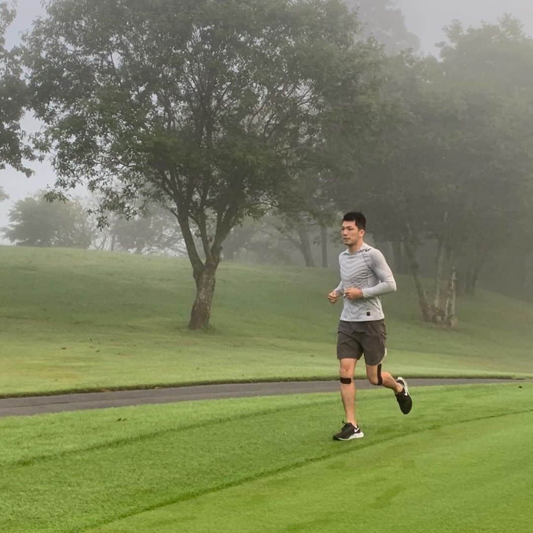 村田諒太さんのインスタグラム写真 - (村田諒太Instagram)「朝は霧がかかり 午後は気持ち良い天気でした 足腰ガタガタです マッサージが恋しい。。 1日頑張りました！」9月28日 19時16分 - ryota_murata_official