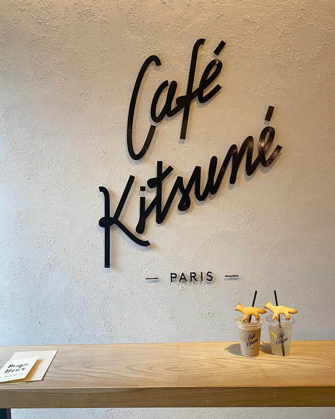 米徳京花のインスタグラム：「🦊 @cafekitsune      #カフェキツネ #表参道カフェ #原宿カフェ #青山カフェ #キツネカフェ #カフェ巡り #CafeKitsune #CafeKitsunetokyo #kitsunecafe #kitsunecafetokyo」