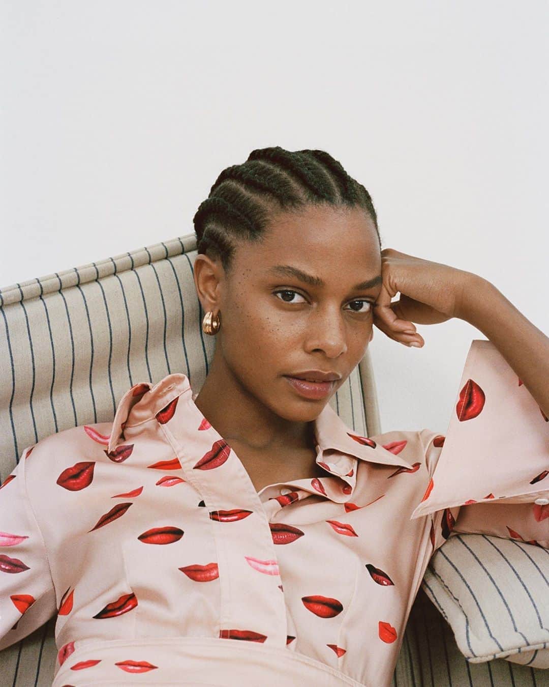 のインスタグラム：「Fun fact: the different lips in our ‘Lips Print’ pieces actually belong to our VVB design team, who photographed themselves to create the print #VVB」