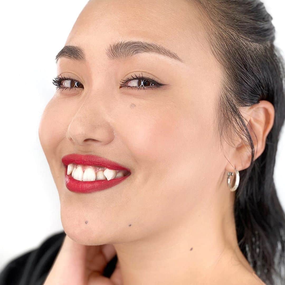 M∙A∙C Cosmetics Japanさんのインスタグラム写真 - (M∙A∙C Cosmetics JapanInstagram)「#MACビバグラム の2020年新色でマットなパーフェクトリップに💋✨ ㅤ M･A･Cビバ グラム リップスティックの売上は、M･A･Cビバ グラム基金を通じて、健康で安心な未来とLGBTQの人々を含めたすべての人の平等な権利を支援する機関に寄付されています✨ ㅤ ㅤ #MACVIVAGLAM #MACCosmeticsJapan #MACCosmetics #MAC #MACコスメ #マックコスメ #コスメ#コスメ紹介#コスメ好き#コスメレポ #化粧品 #デパコス #コスメ部 #コスメマニア #メイク好き#美容大好き#美容好き#トレンドメイク#秋メイク#ビバグラム#赤リップ#MACリップ#リップ#リップメイク#リップスティック#ボリューム#ぷっくり#マットリップ#リップマニア」9月28日 19時22分 - maccosmeticsjapan