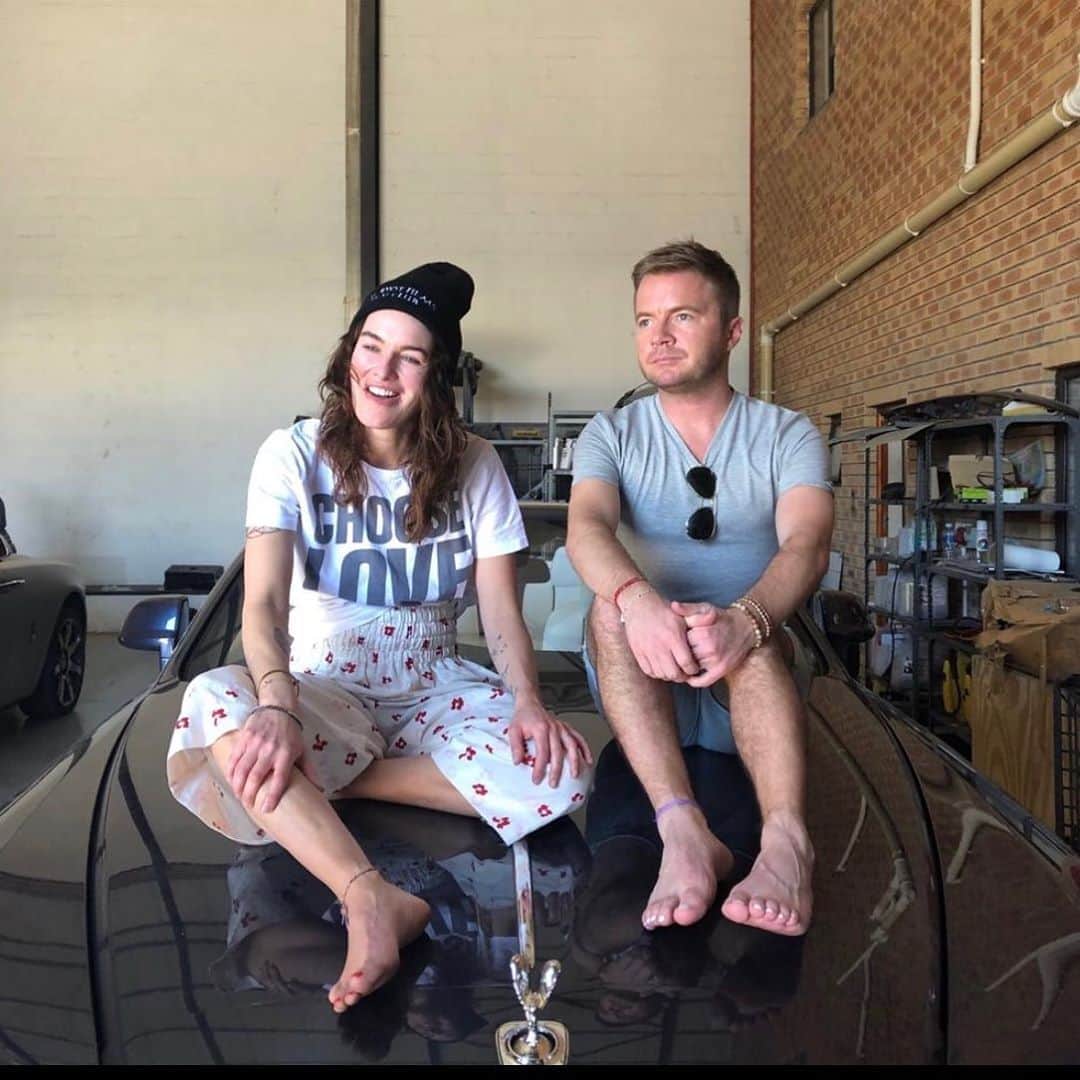 レナ・ヘディのインスタグラム：「Here’s @atticuslestrange  and I .. barefoot on a roller... In SA , The days of Freedom.. I took it for granted .. Not no more I don’t ... @octopus_inc_uk Soon ... @chooselove repping cause what else is there 🧡 🤓😏」