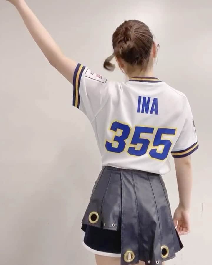 のインスタグラム：「明日9/29(火)から  京セラドーム大阪 で #埼玉西武ライオンズ 3連戦🔥🔥🔥 . . . 9/29(火) 予告先発投手は #山本由伸 投手です😊 球場でお待ちしております🏟♥️♥️♥️ . . . さっき、ずっと気になってた カボチャとチョコのアイスと ほうじ茶のアイスを食べました🍨😋 INAてん最近ラムレーズン食べれるようになりました。 食わず嫌いだったけどママが買ってきてラムレーズンを食べたらなんか大丈夫だった🙆🏻‍♀️ でもレーズンはいらないです。🙄 レーズンはママに寄付します🤲🏻 . . #オリックス #オリックスバファローズ #bs2020 #BsGirls #ina_355 #orix #buffaloes #baseball #オリ姫 #プロ野球 #野球好きな人と繋がりたい #野球好き #野球女子 #야구 #야구장 #パリーグ  #野球  #野球観戦 #フォロー #球場 #がんばろう神戸 #ブルーウェーブ #オリックスブルーウェーブ #ポニーテールアレンジ #ポニーテール #ヘアアレンジ #ユニフォーム女子 #ユニフォーム」