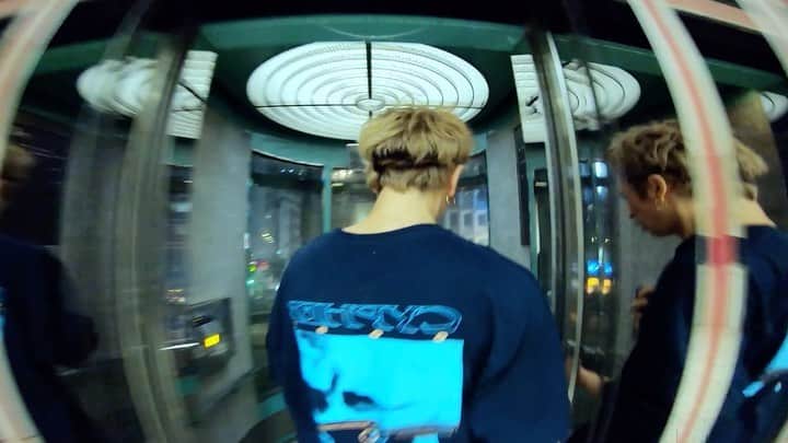 のインスタグラム：「We Live in a Twilight World ﻿ There Are No Friends at Dusk🤞﻿ ﻿ 広い場所で逆再生やりたくなっちゃうよねー﻿ ﻿ #freestylebasketball #goprojp #tenet #travisscott #theplan #cypherecode #dollynoire #handle #airball」