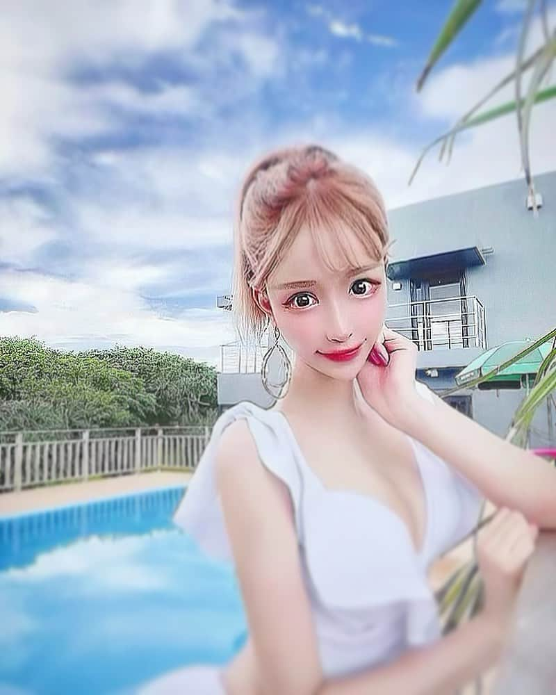 𝑯𝒊𝒏𝒂𝒏𝒐のインスタグラム：「. . 夏が好き🍉 夏服も水着も浴衣も好き🍉 冬季だけ移住を希望したい🎐.* . . . #okinawa#okinawajapan #沖縄#海#プール#水着 #summertime#swimwear #girlstrip#relaxandchill #ビール#beerlover#🍺」