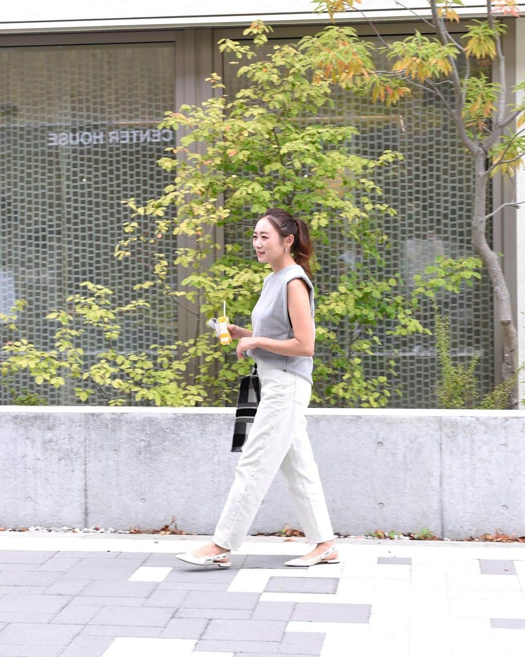Keikooooooのインスタグラム：「ご質問頂いたので全身も♡ 久しぶりに履いたデニムがすんなり入って嬉しかった日🎯スタのデニム、やっぱり可愛いな🐘💕 ご飯食べると苦しいから、もう少し痩せたいな💭🤸‍♂️ ZARAのニットは、Sサイズを購入しました♡ . knit @zara #zara denim @stunninglure #stunninglure shoes/bag @dior #dior」