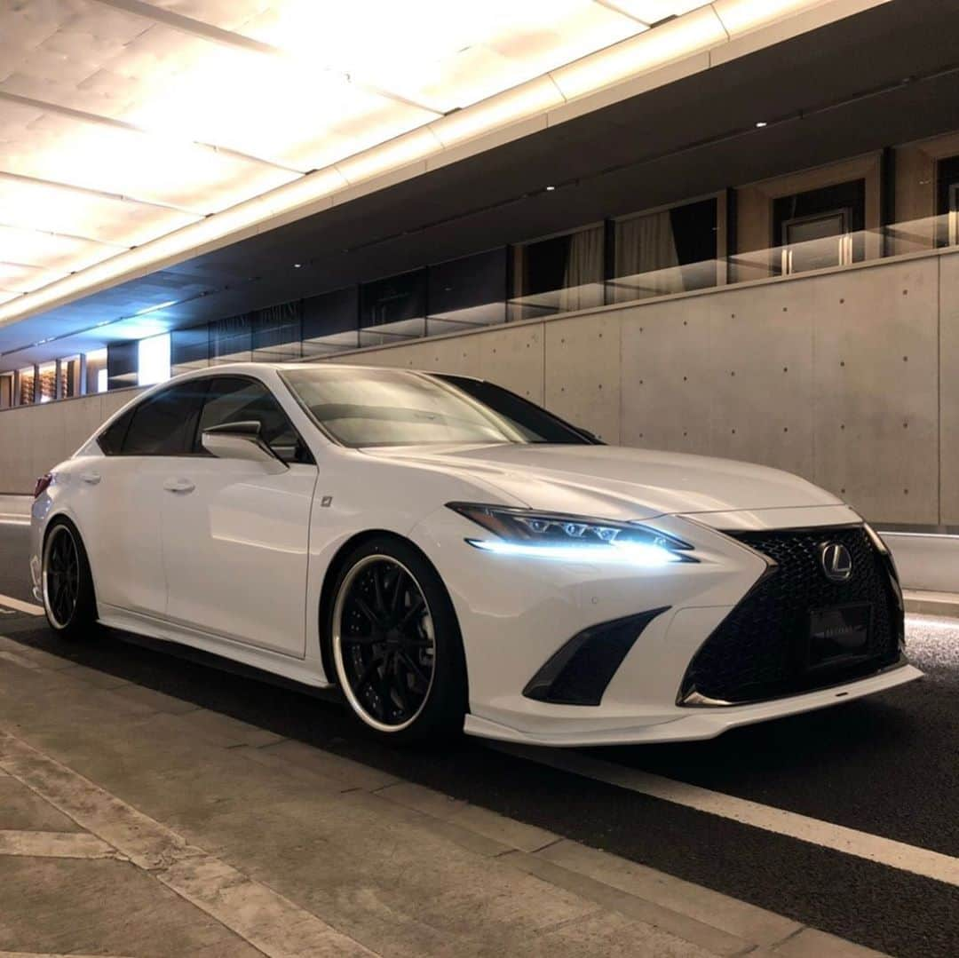 Spirits Artisanさんのインスタグラム写真 - (Spirits ArtisanInstagram)「Lexus ES F SPORT  Bodykit：Artisanspirits/// Sportsline blacklabel #artisanspirits  #lexus #lexuses #lexuses300 #lexuses300h  #レクサス #レクサスes #レクサスes300 #レクサスes300h #esfsport  #lxstnd #lexustuned #lexususa #evasivemotorsports #butlertire #ravspec #jworksunlimited #premierautowerkz #suvproject #kanooperformance #車庫小舗 #nigeljdmparts #トラウム  #car_life_staff #bondtokyo #bondosaka #advanced_auto_performance  #otto.auto.service #mr__lexus #jackspna」9月28日 19時46分 - artisan_spirits