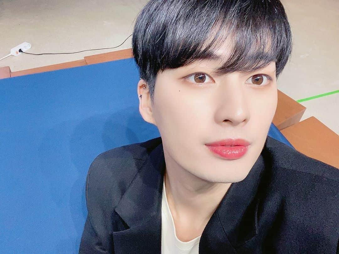 UP10TIONさんのインスタグラム写真 - (UP10TIONInstagram)「청순 결 🐱 #고결 #KOGYEOL」9月28日 19時59分 - u10t_official