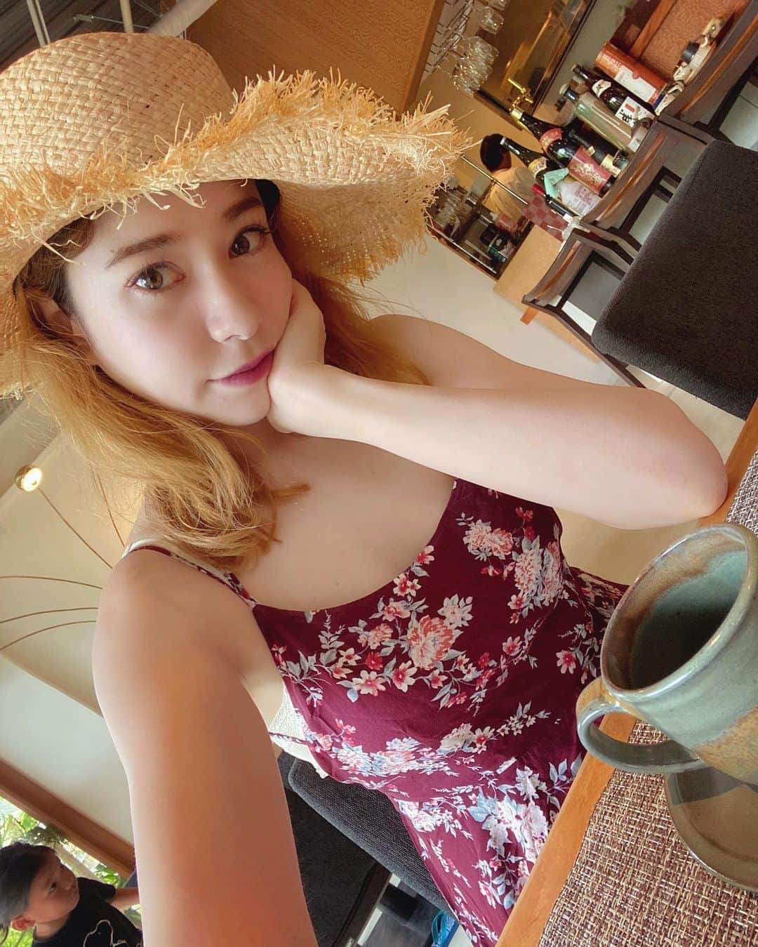 のインスタグラム：「座間味は夕焼けも星空も最高に綺麗でした。。。🌌💫流れ星も観れた〜🤭💓🌟  夜ご飯は三楽(santa)居酒屋系創作料理屋さんです🏮  #オリオンビール　#orionbeer  #ぜんざい　#もずく　#沖縄　#okinawa #座間味島 #座間味　#海　#国内旅行　#goto #zamami #beach #旅行好きな人と繋がりたい #旅行コーデ #旅行好き女子 #旅行大好き #tripgram #travelphotography #travelgram #okinawajapan #okinawalife #okinawatrip #リゾートコーデ　#水着　#bikini #swimwear #スイムウェア #ビキニ」