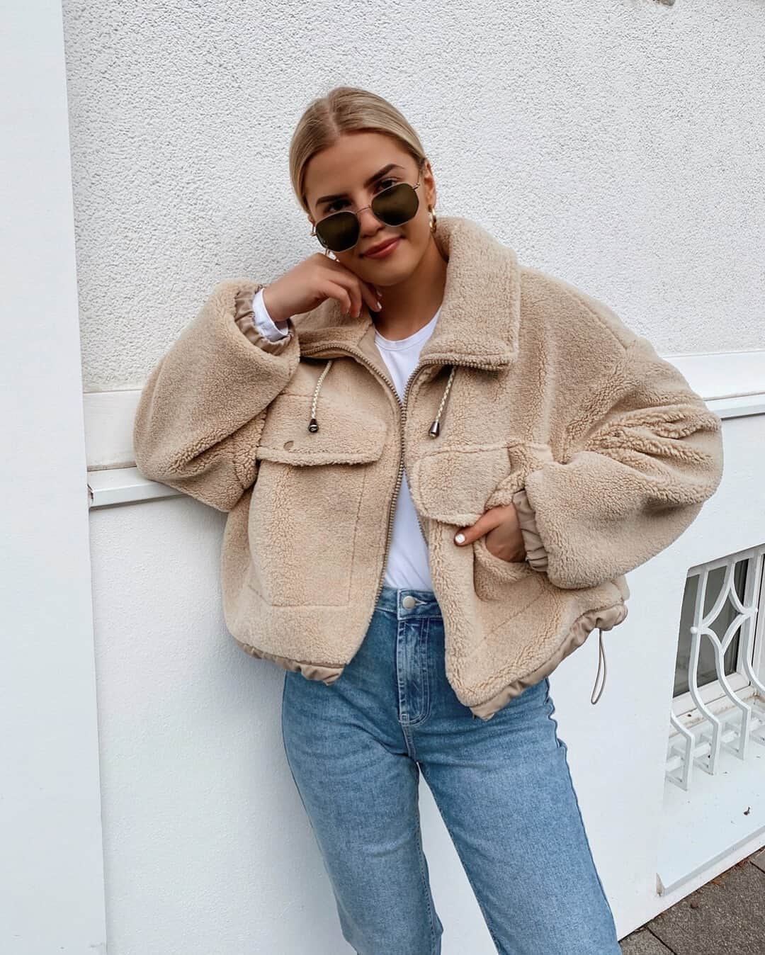 Kapten & Sonさんのインスタグラム写真 - (Kapten & SonInstagram)「'Time to get cozy.' 🐻  But sunglasses are also an autumn must have - @sophiadorena wearing our sunglasses Brisbane Gold Green. 💫 #bekapten #kaptenandson⁠ .⁠ .⁠ .⁠ #style #fashion #fashionlover #ootd #outfit #inspiration #city #citylook #shopthelook #explore #cologne #autumn #germany⁠」9月28日 20時01分 - kaptenandson