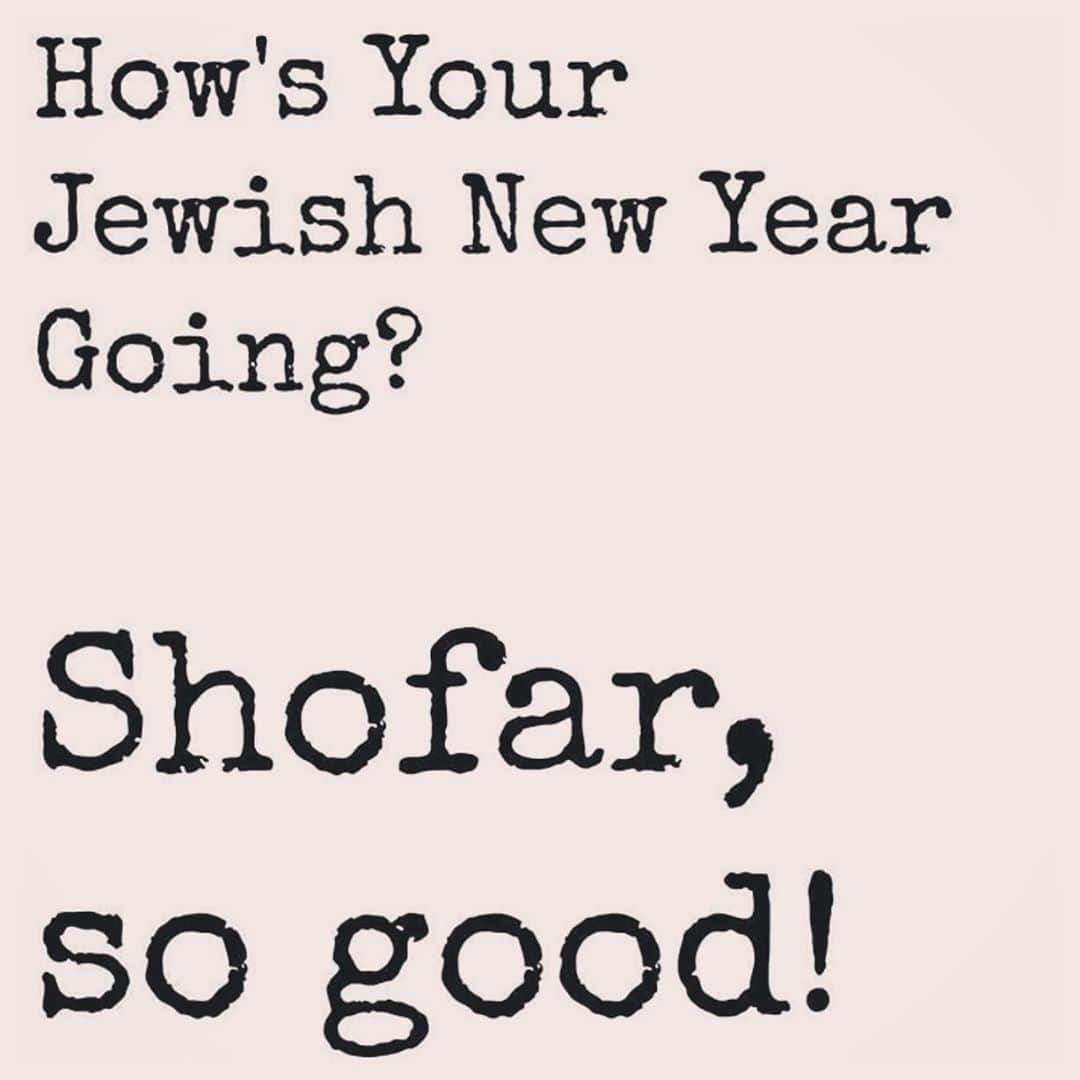 ボビー・ブラウンのインスタグラム：「Despite ever crazy thing that’s happening in our world make your year healthy and happy. And keep going. Happy New Year.」