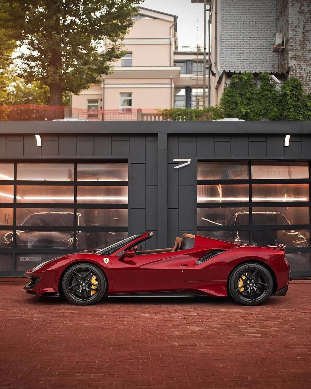 CarsWithoutLimitsさんのインスタグラム写真 - (CarsWithoutLimitsInstagram)「Rosso Mugello #488Pista Spider Photos @ivanorlov  #carswithoutlimits #ferrari」9月28日 20時15分 - carswithoutlimits