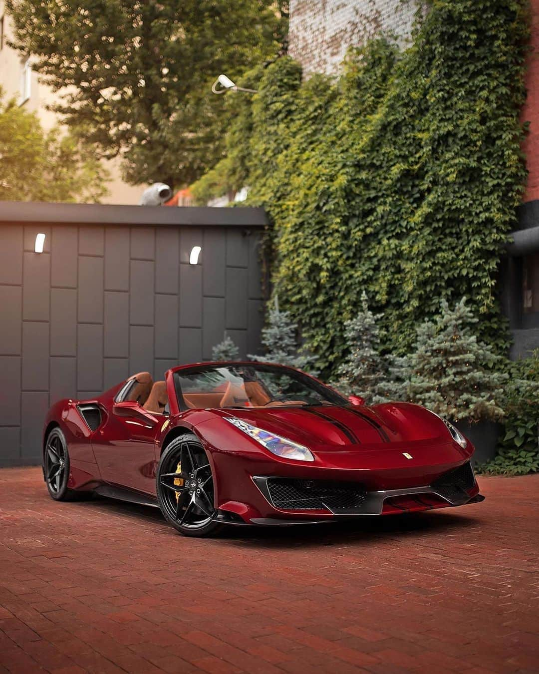 CarsWithoutLimitsさんのインスタグラム写真 - (CarsWithoutLimitsInstagram)「Rosso Mugello #488Pista Spider Photos @ivanorlov  #carswithoutlimits #ferrari」9月28日 20時15分 - carswithoutlimits