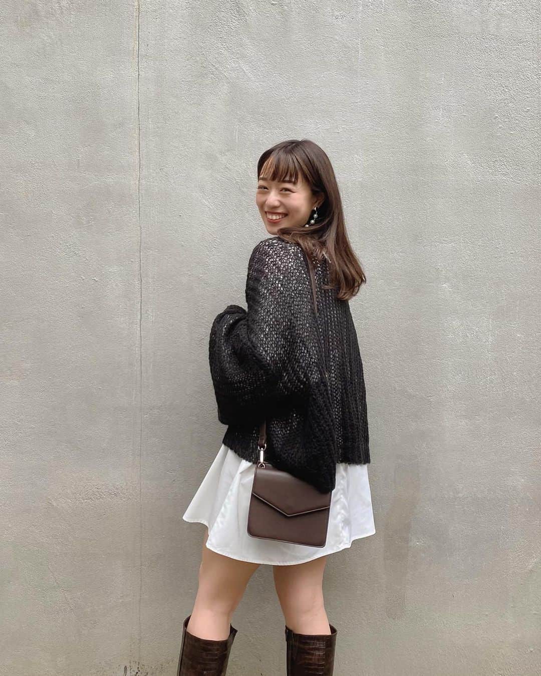 吉田佳菜のインスタグラム：「ㅤㅤㅤㅤㅤㅤㅤㅤㅤㅤㅤㅤㅤ ㅤㅤㅤㅤㅤㅤㅤㅤㅤㅤㅤㅤㅤ 最近何でもレイヤードしたくなる◎ 早くニットブラウスセット買わないと！ ㅤㅤㅤㅤㅤㅤㅤㅤㅤㅤㅤㅤㅤ この時中に重ねているチュニックも ニットブラウスセットのです🤍 ㅤㅤㅤㅤㅤㅤㅤㅤㅤㅤㅤㅤㅤ ㅤㅤㅤㅤㅤㅤㅤㅤㅤㅤㅤㅤㅤ #kana_chicode #ちわcode #whoswhochico #salonbychico #モノトーンコーデ #レイヤード  ㅤㅤㅤㅤㅤㅤㅤㅤㅤㅤㅤㅤㅤ」
