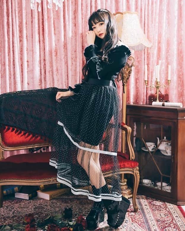 しらいちゃんのインスタグラム：「Manon Mimie AW collectionの モデルを務めさせていただきました🥀 可愛いお洋服たくさんなので 是非チェックしてみてください！」