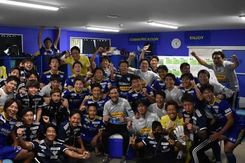 橋本英郎のインスタグラム：「【勝利＆未来へ一歩】 鳥取戦、リベンジ！！  久々の連勝！  久々のホームでの勝ち！  で、個人的にはケガ！  でも、J2ライセンス承認されました！  社長のコメントが全て。  今からは選手がいかに結果にこだわれるのか。  しばらくはみんなを後方から支えます。  リハビリ動画載せられそうなら載せます。  他の選手のリハビリ動画みていいなぁって思ったので。  頑張ります！  #fc今治  #橋本英郎  #連勝  #j2ライセンス取得  #未来へ  #チャレンジ  #リハビリ頑張ります ！」