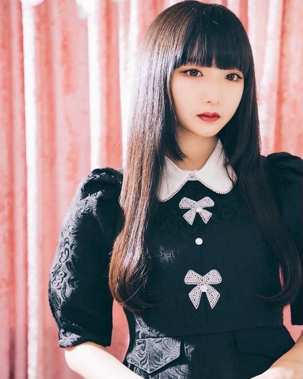 しらいちゃんのインスタグラム：「Manon Mimie AW collectionの モデルを務めさせていただきました🥀 可愛いお洋服たくさんなので 是非チェックしてみてください！」