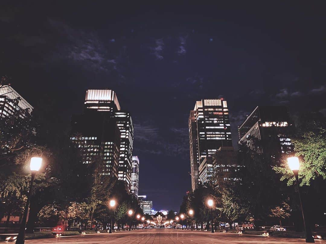 遠海まりこさんのインスタグラム写真 - (遠海まりこInstagram)「Tokyo ﻿Japan ———————————————————————﻿ ﻿ ﻿ #mondaynight #tokyostation #tokyo #japan #2020 #emperialpalacetokyo #jogging #running #tokyonightview #autumn #bestseason #street #nightstreet」9月28日 20時11分 - marikotohmi99