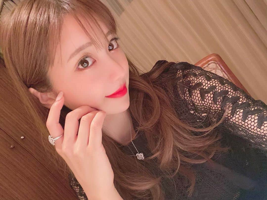 伴かなみのグルメインスタ