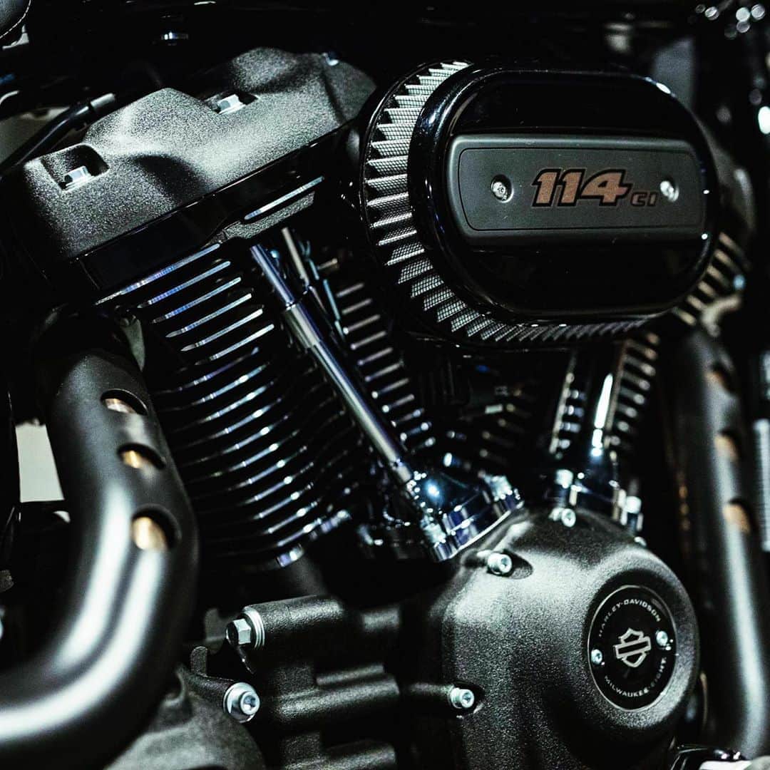 Harley-Davidson Japanさんのインスタグラム写真 - (Harley-Davidson JapanInstagram)「待ち切れない。#ハーレー #harley #ハーレーダビッドソン #harleydavidson #バイク #bike #オートバイ #motorcycle #ローライダーS #lowriders #fxlrs #ソフテイル #softail #ミルウォーキーエイト #milwaukeeeight #エンジン #engine #鼓動 #pulse #2020 #自由 #freedom」9月29日 1時48分 - harleydavidsonjapan