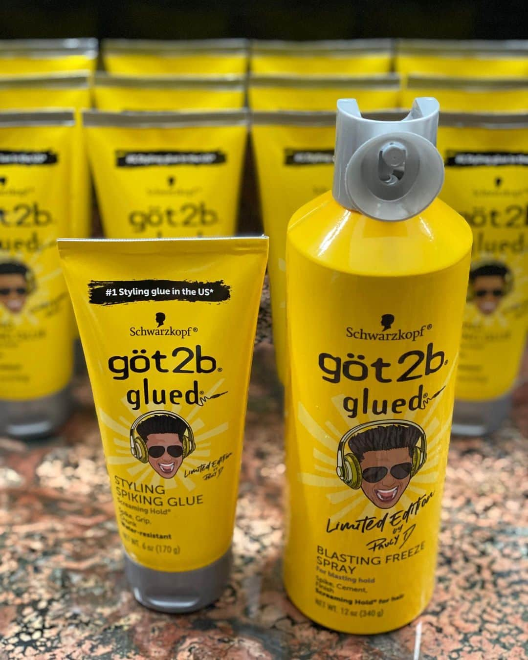 Pauly Dさんのインスタグラム写真 - (Pauly DInstagram)「IT’S GIVEAWAY TIME!!! ⏰   Hook you & your bestie up with my NEW limited edition @got2busa blasting freeze spray and styling spiking glue! To enter:   Follow @got2busa 🔥  Tag your bestie with your fav emoji 🔥  Multiple entries allowed」9月29日 1時48分 - djpaulyd