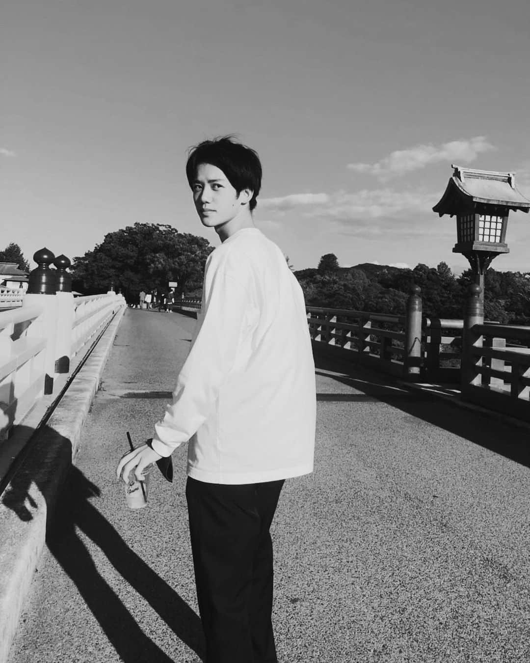 樋之津琳太郎のインスタグラム：「風で前髪吹っ飛んだっ」