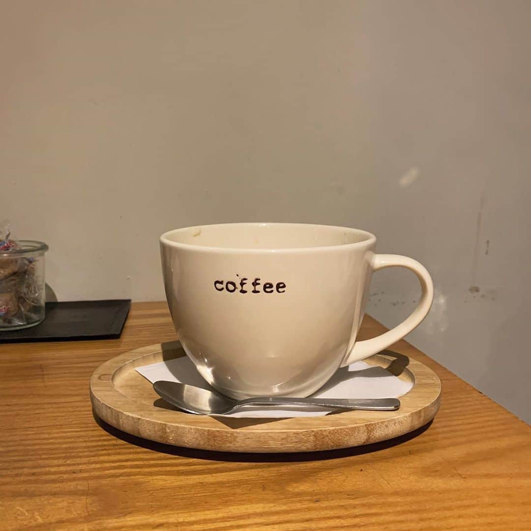 斉藤真木子さんのインスタグラム写真 - (斉藤真木子Instagram)「. これ確かカフェラテ☕️だったと思うんだけど 謎にスープばりに大きい器で運ばれて来たの！ 写真じゃ伝わらないのが悔しい🥶本当だよ🥶 #名古屋カフェ #鶴舞カフェ #pipincafe」9月28日 20時18分 - saitomakiko628