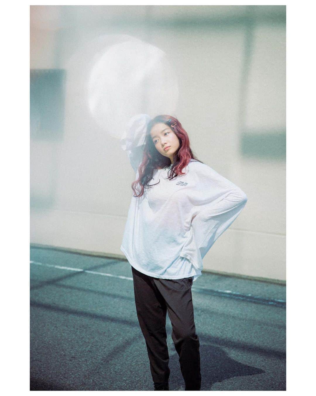 のインスタグラム：「私もいつもお世話になっている堀江のヘアサロン @lune_horoscope さんの新しいスタイル写真を撮影しました。 素敵なメイクはお馴染みつぼさん @hair_make_aiko.tsubouchi  モデルさんはRIHOさん @ribon900 です◎ 気持ちいいお天気の日に、存分にかわいいスタイルを沢山撮れて楽しかったです！ ・ ・ ・ #photography #photo #photooftheday #photographer #photoshoot #portrait #ig_fashion #fashionstyle #portraitmodel #portraitphotography #ig_japan #ig_portrait #model #pinkhair #hairstyle #fashion #ポートレート #被写体 #モデル #人物撮影 #ヘアスタイル #堀江 #ヘアサロン #キヤノン #ファッション #スナップ #一眼レフ #カメラマン #フォトグラファー」