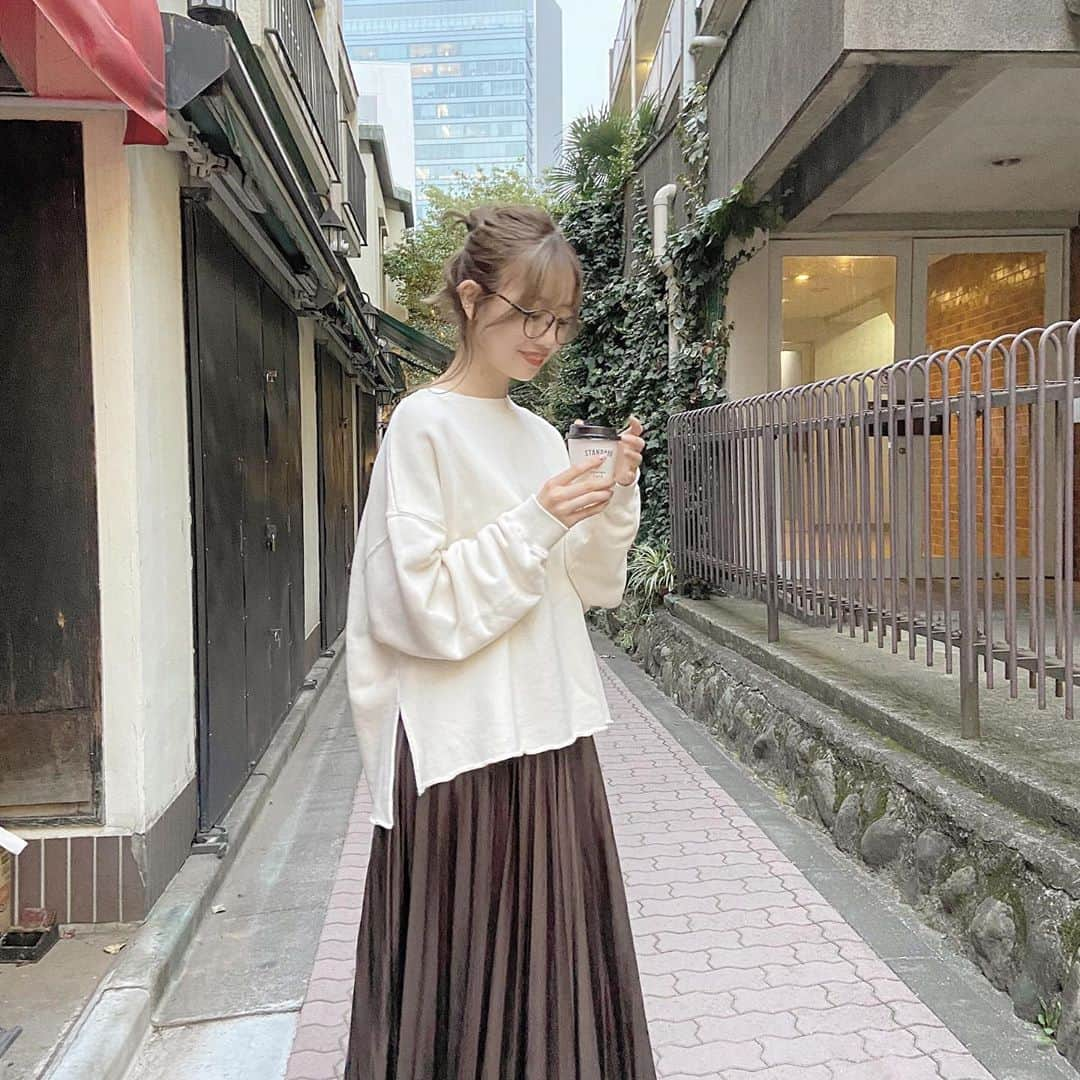 横⼭花奈さんのインスタグラム写真 - (横⼭花奈Instagram)「﻿ 秋らしい気温になってきて﻿ レザーアイテムが着れる🍂﻿ ﻿ ﻿ ﻿ #spinns#スピンズ#spinns原宿竹下通り店﻿ #レザーアイテム#レザースカート#スウェット﻿ #秋コーデ#秋カラー﻿ #プチプラコーデ#オシャレさんと繋がりたい﻿ #モデル#アイドル﻿ #idol#model#outfit#ootd#fashion﻿ #dailylook#selfie#instagood#followme﻿ #아이돌#데일리룩#셀피#팔로우﻿」9月28日 20時33分 - hana_yokoyama_