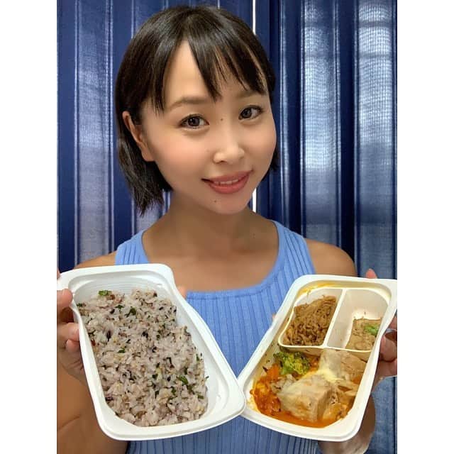 のインスタグラム：「今夜の晩ご飯は、 @fitfood_home にしました😋🍽🌙 ・ メニューは、 「十穀もち麦ごはん　マグネシウム➕」と、 「ローストチキントマトチーズソース」です✨ ・ 美味しくて栄養たっぷりで安心で、 今までの冷凍食品の概念が覆る感動✨ ・ 働くママの強い味方❣️ ・ @fitfood_home 登録時に、招待コード《nonp》を入力すると、10%オフクーポンが発行されます🤩✨✨✨ ・ ・ #fitfoodhome #栄養たっぷり #美味しい #無添加 #新しい #冷凍食品 #働くママの強い味方」